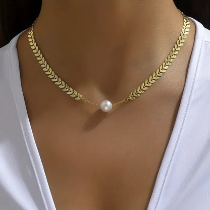 Faux Pearl Decor Necklace