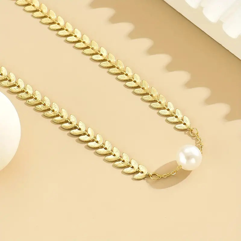 Faux Pearl Decor Necklace